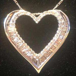 Gorgeous 10k Gold Diamond Heart Pendant Necklace